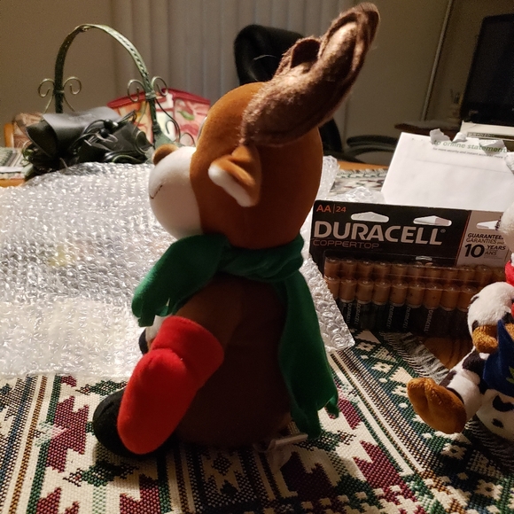 Christmas Singing  Reindeer - Picture 4 of 10